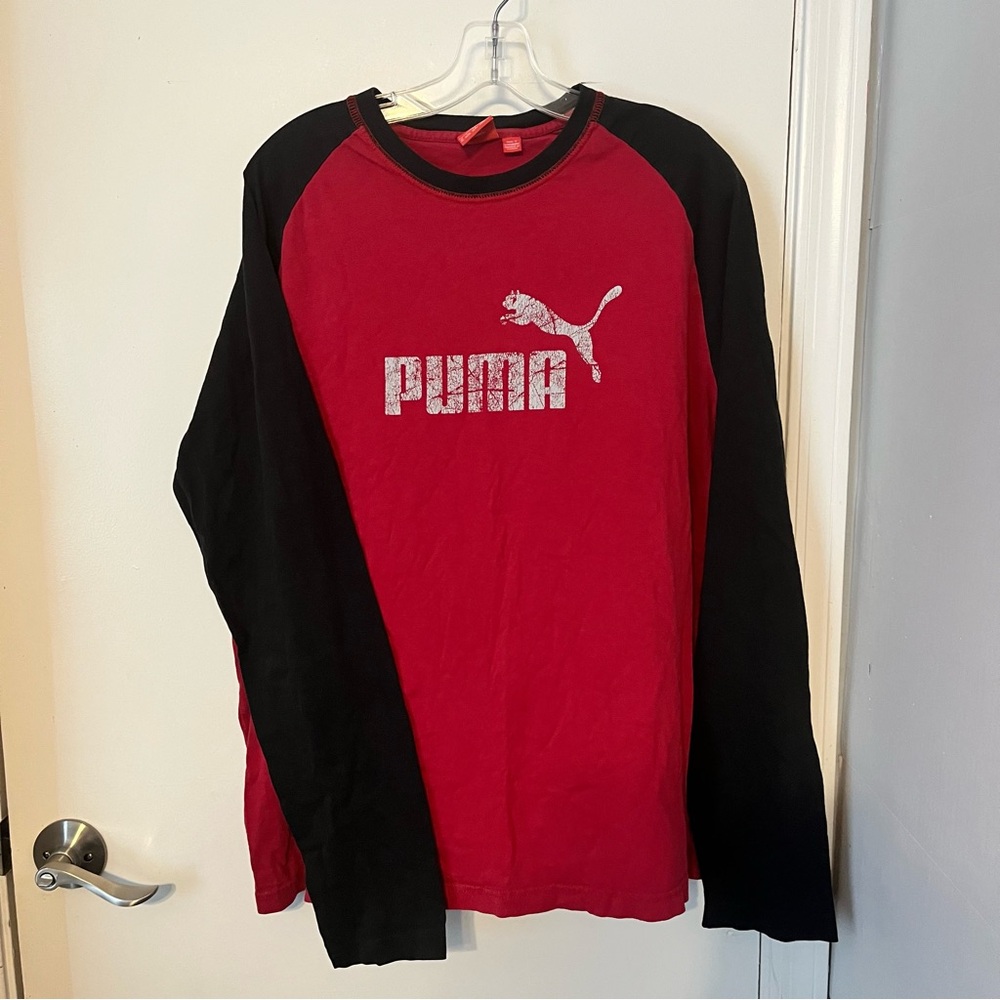PUMA Mens Long Sleeved TShirt Red and black sleeves size XL.